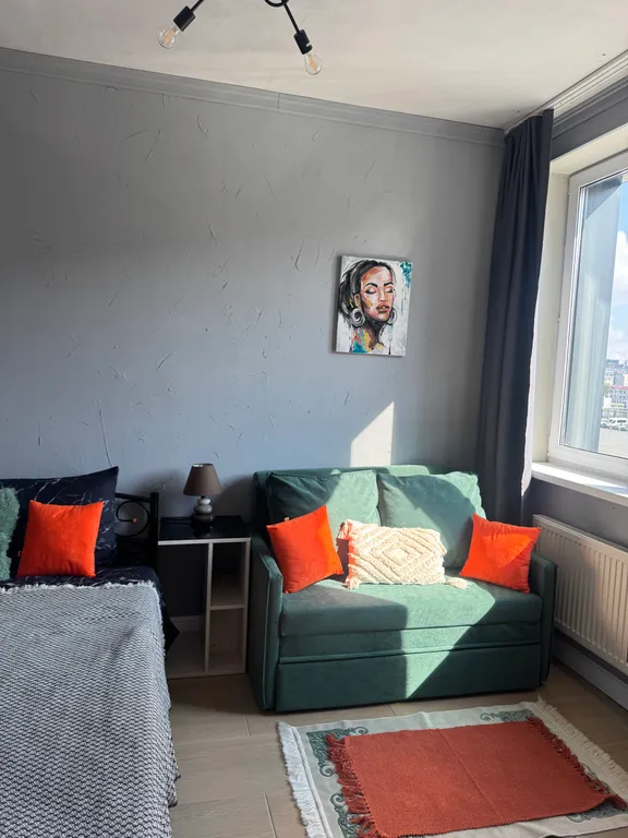 Уникальная студия с видом на стадион, арт-декором и PlayStation