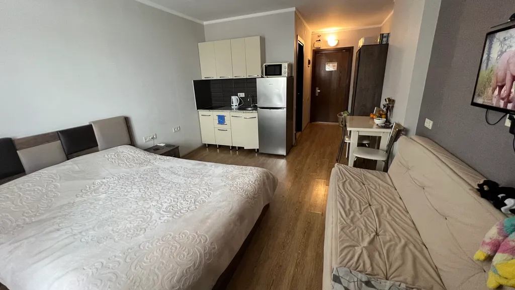 Номер с видом на море, Волна, Orby residents