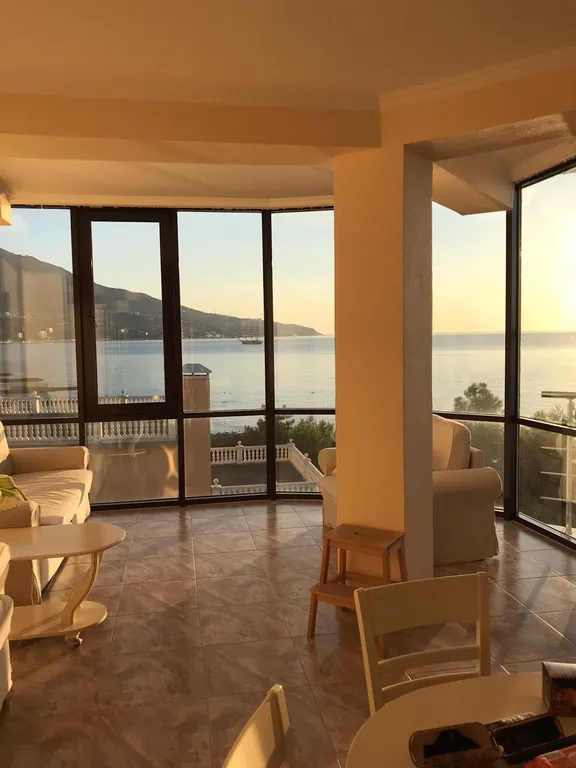 Двухкомнатные апартаменты 50 м от моря