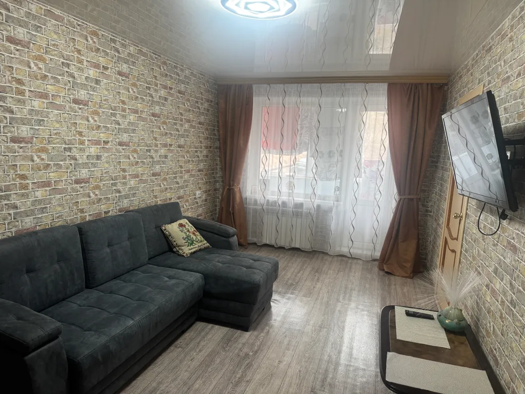 Просторная двухкомнатная квартира с видом на Мишенную сопку