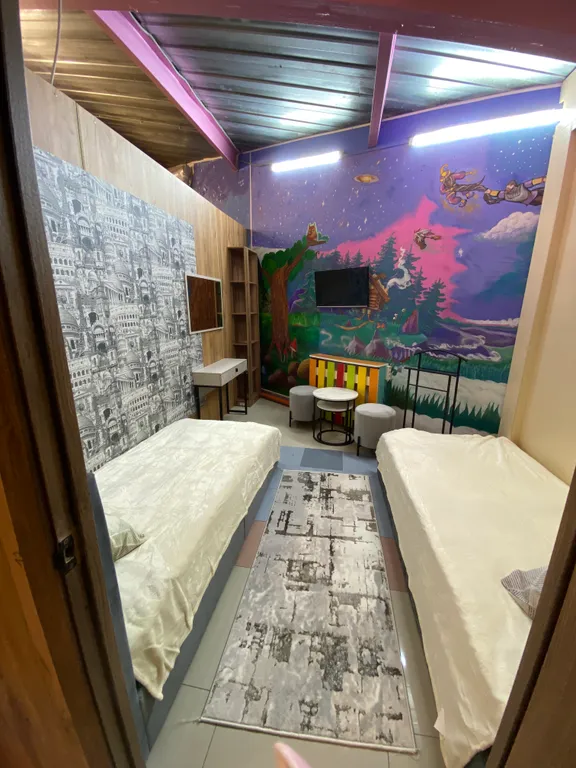 Двухместный номер с двумя односпальными кроватями.