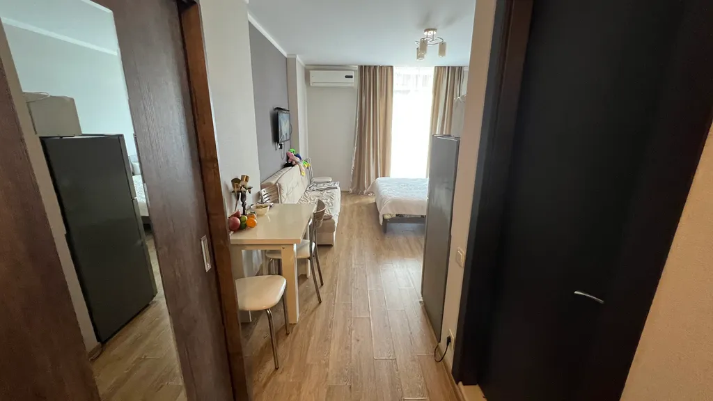 Номер с видом на море, Волна, Orby residents