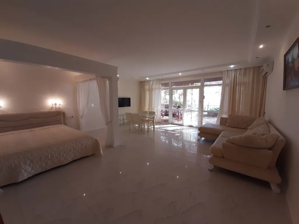 Квартира Уютный апартамент у моря в комплексе Эллада — аренда посуточно в Семидворье