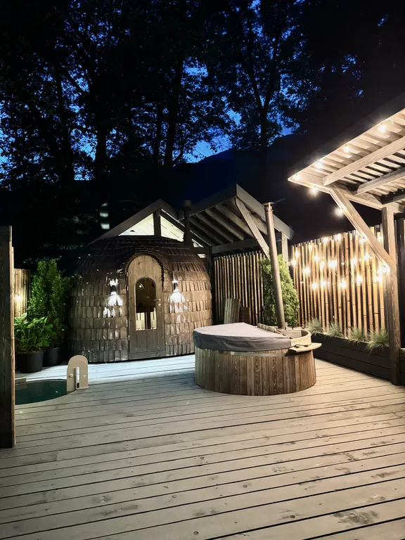 Уютное шале на берегу ручья с баней и купелью на уединенной террасе