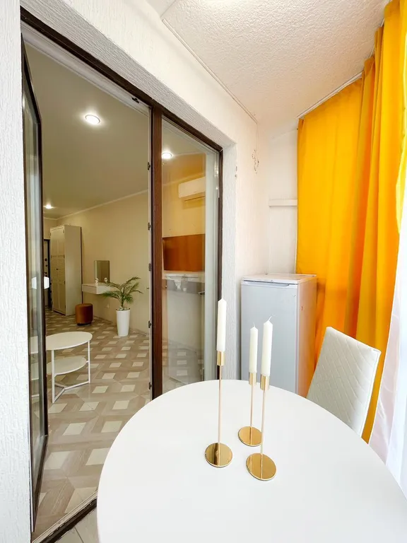 Красивая студия у моря