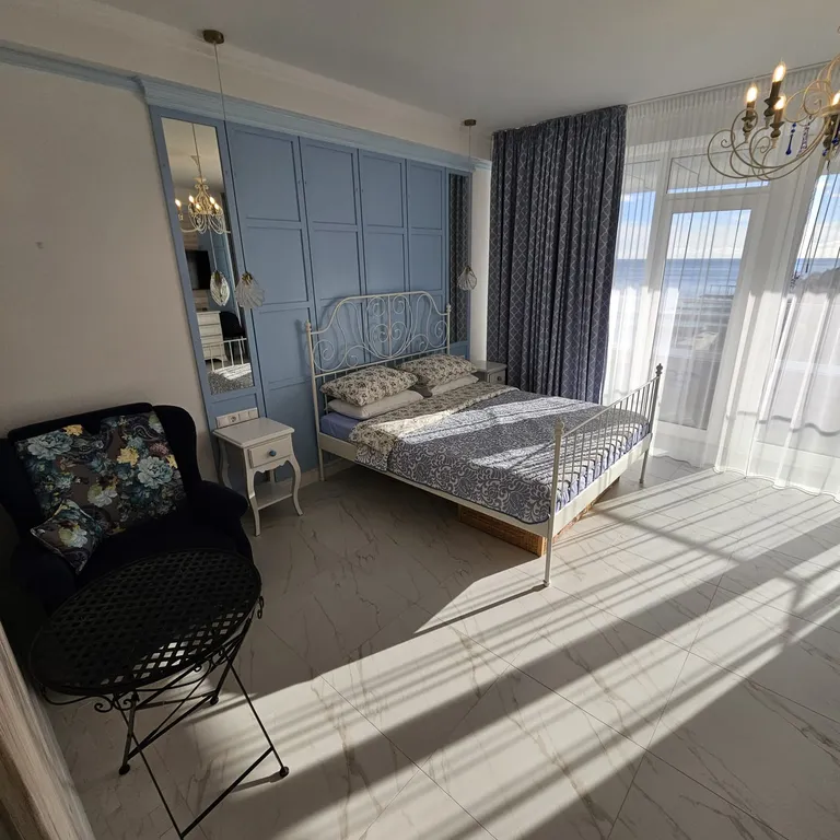 Просторная студия с видом на море в ЖК Лето