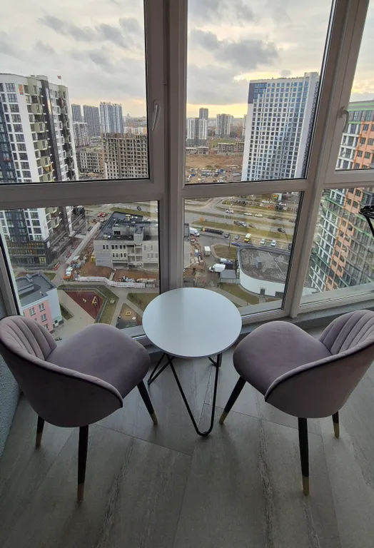 Просторные апартаменты рядом с метро, шиканый вид 2+2