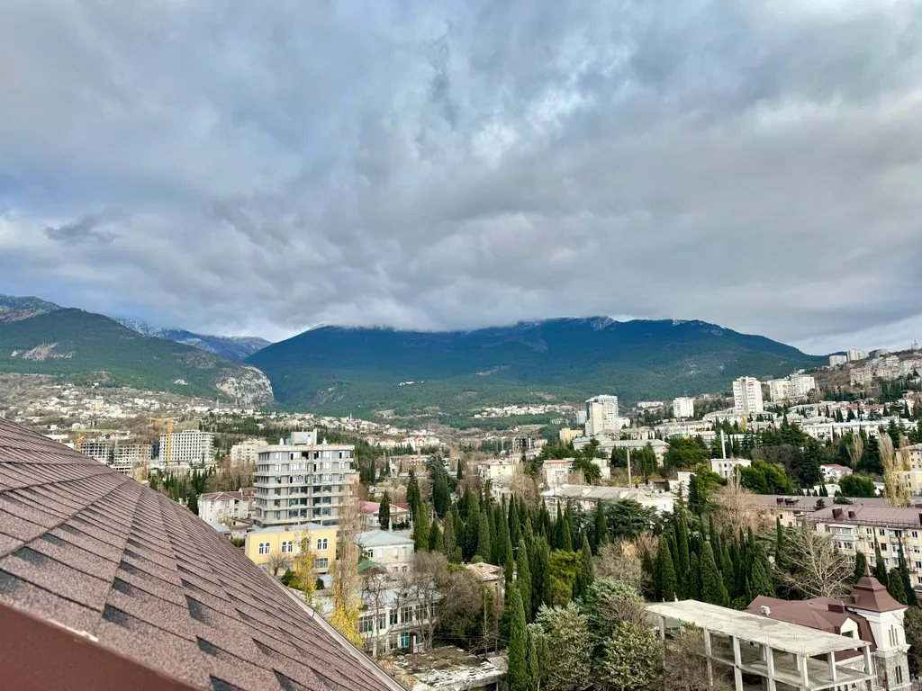 Апартамент с балконом в центре Ялты