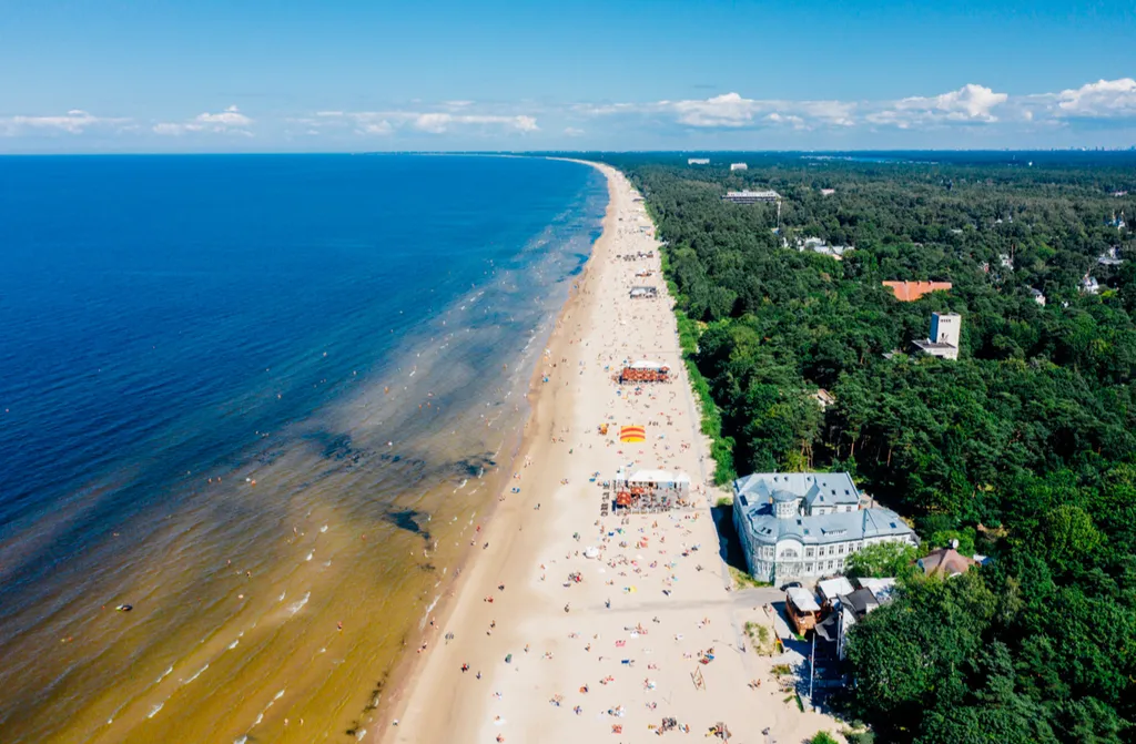 Jurmala Beachfront Art Gallery Mansard Suite in Historic Bath-House