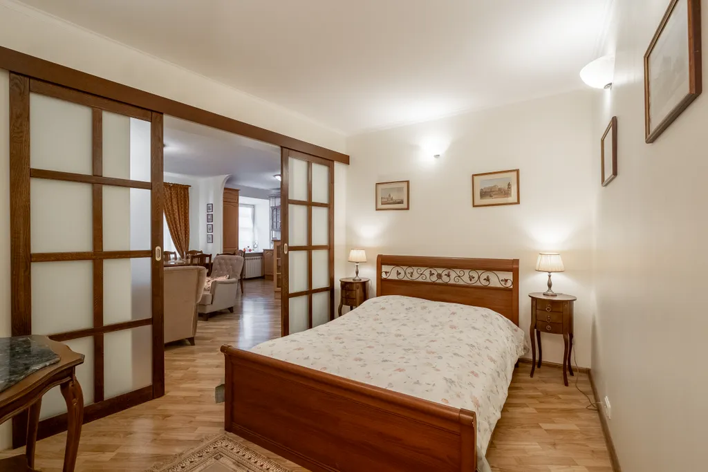 Апартаменты Кареты и Лошади с тремя спальнями рядом с Эрмитажем