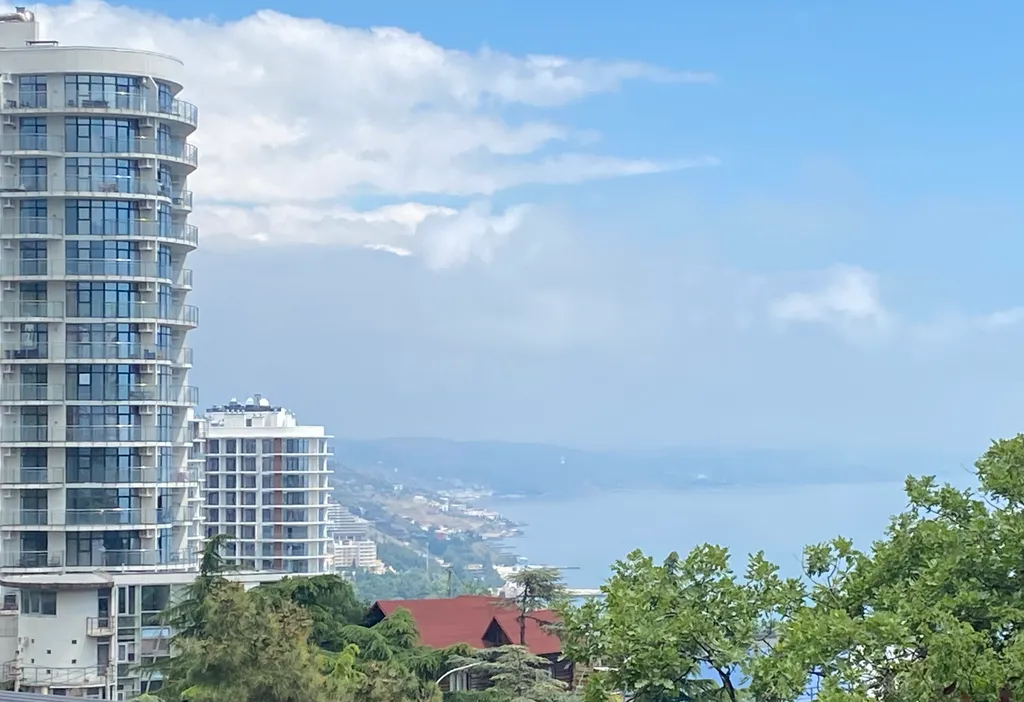 Стильные апартаменты с видом на море в историческом центре курорта