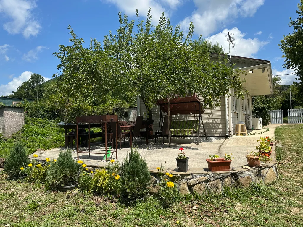 Половина дома недалеко от моря