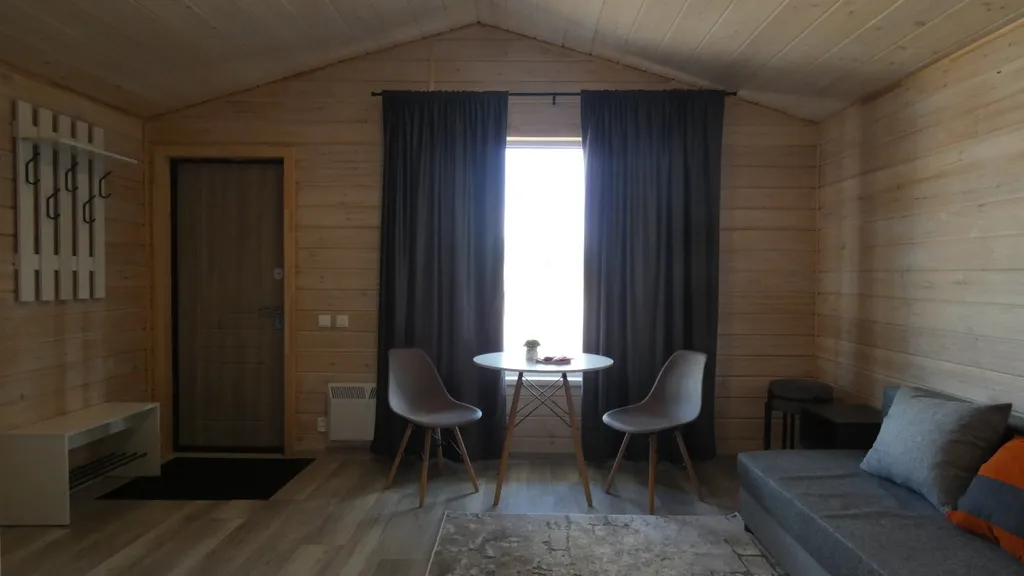 Уютный четырёхместный Домик с двухспальной кроватью