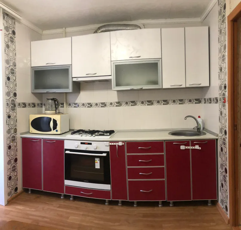 Светлая, уютная квартира в тихом районе с большой лоджией