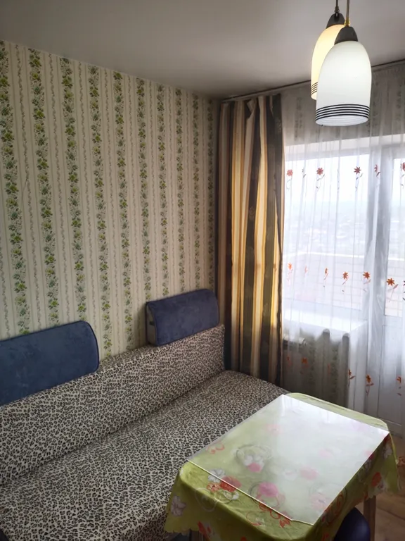 На площади Партизан