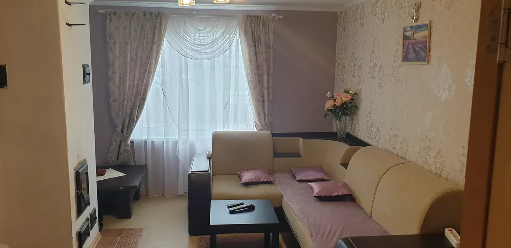 Уютная бюджетная двухкомнатная квартира в двухэтажном деревянном доме — аренда посуточно в Сортавала