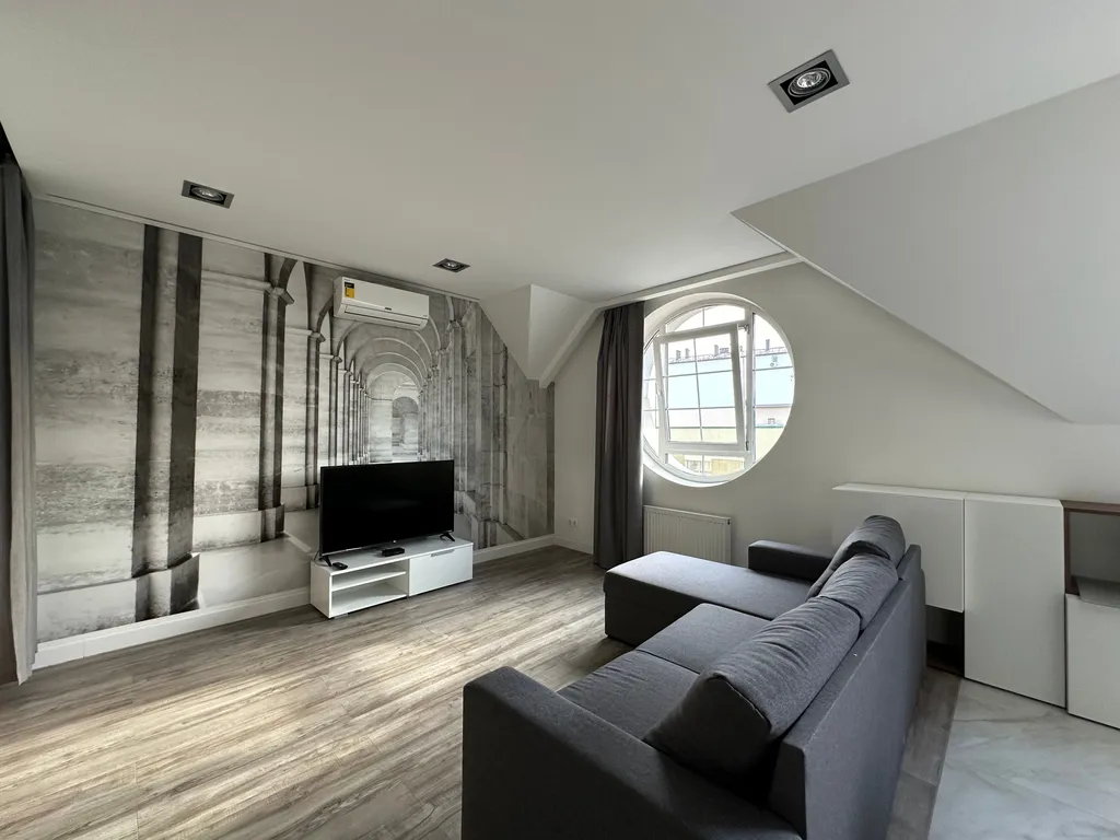 Светлая студия с дизайнерским ремонтом в самом центре