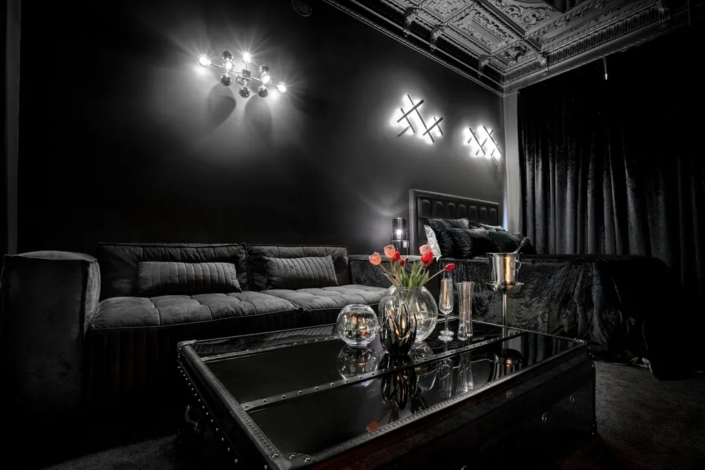 Квартира Черная комната с черными зеркалами и дизайнеским освещением — аренда посуточно в Санкт-Петербург