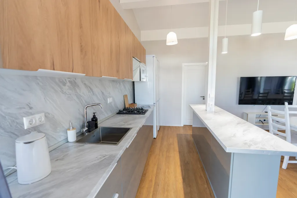 Премиальная вилла на берегу озера с выходом к пляжу