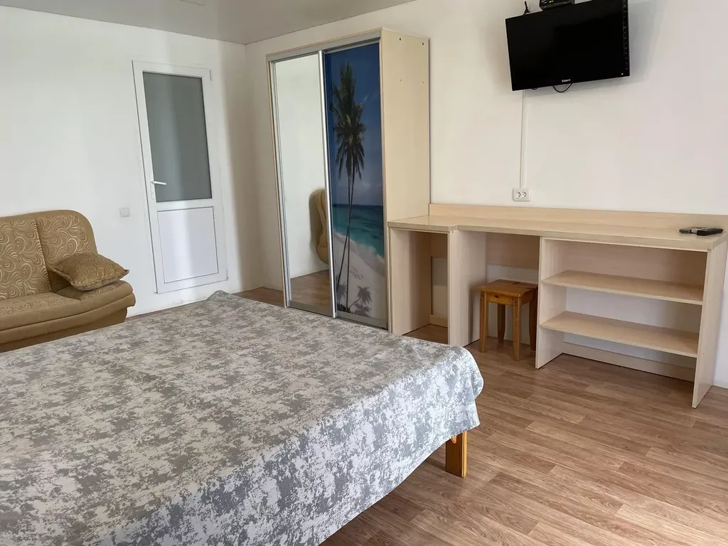 Стандартный четырехместный номер с балконом и видом на море