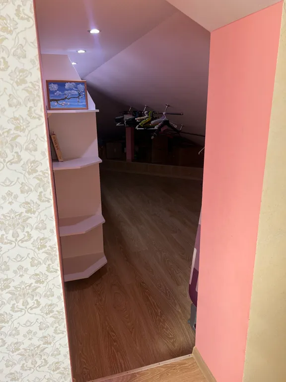 Светлая квартира с мансардой в центре города