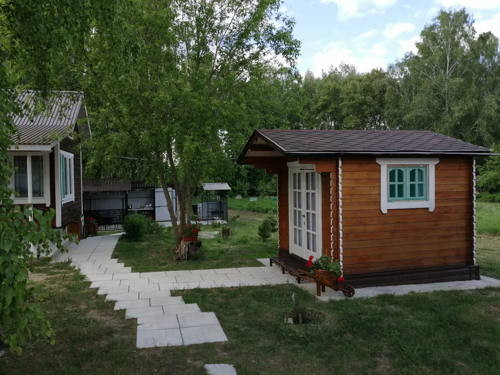 Уютные домики на берегу озера с баней на дровах