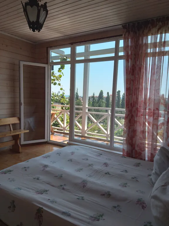 Коттедж Уютный дом в центре города Сухум с видом на город, море и горы — Сухум