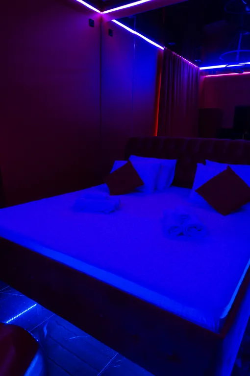 Poмaнтичeский апартамент с темaтичеcким интеpьеpом