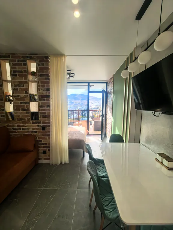 Апарт с видом на море и горы с подогреваемым бассейном и барбекю зоной