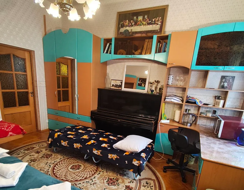 Центр. Тихо