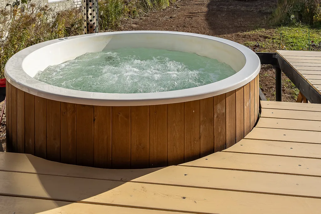 Коттедж Уютный новый домик в городе с горячей купелью — Новопокровское