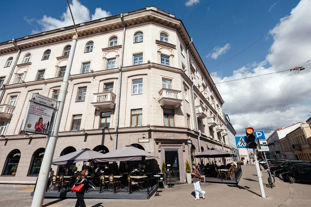Квартира Трёхкомнатные апартаменты в центре города с балконом и кондиционером — Минск