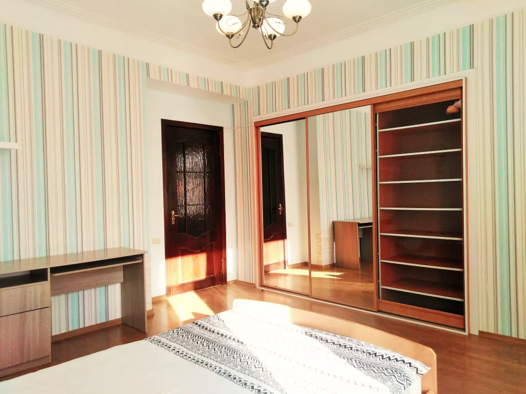 Квартира Квартира 3-комнатная сталинка с большой ванной рядом с набережной — Ярославль