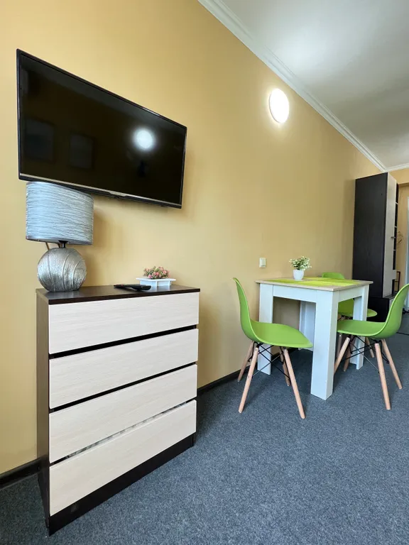 Зеленая студия на море