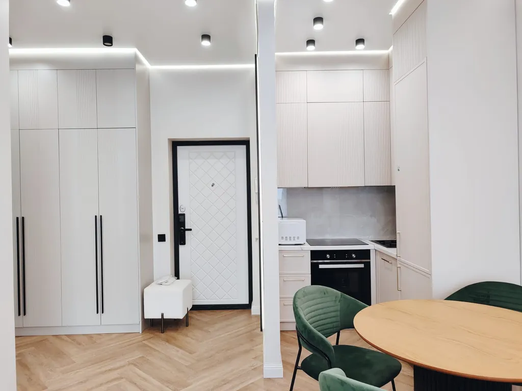 Стильная дизайнерская квартира в центре Левого берега