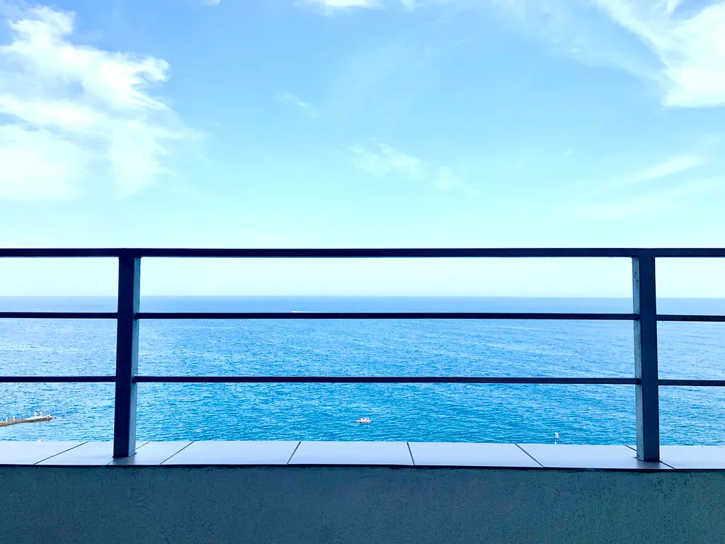 Квартира с видом и шумом моря