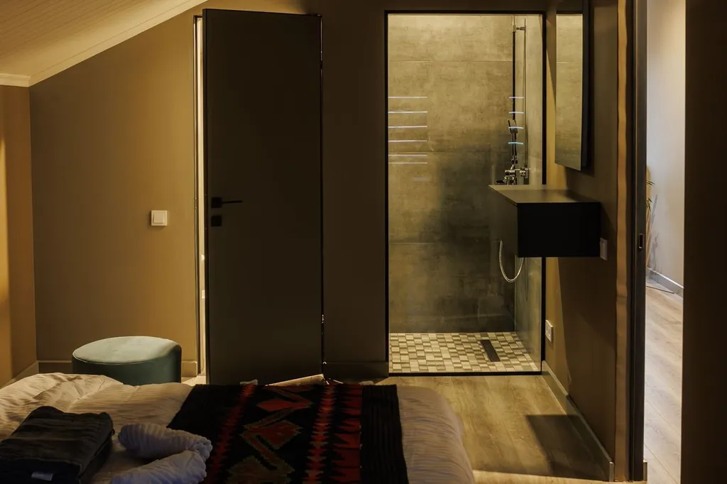 Бассейн с подогревом и лаундж зоной