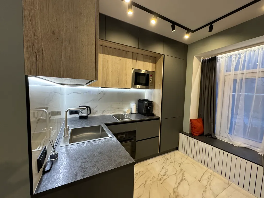 Апартаменты-студия в центре города в новом дoме бизнec-клаcса