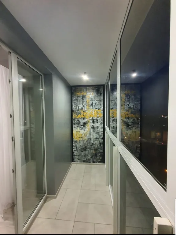 Новая квартира с гостиной и изолированной спальней в центре