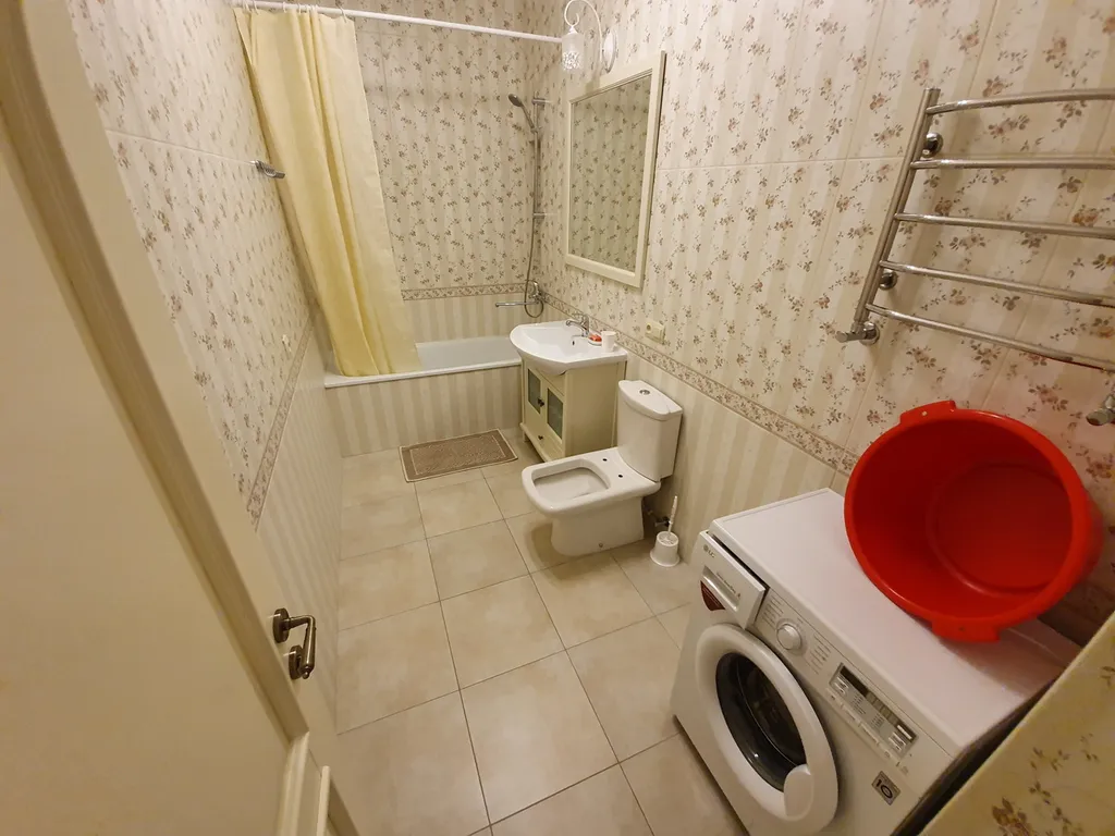 Стильный трехкомнатный дом с отдельной террасой