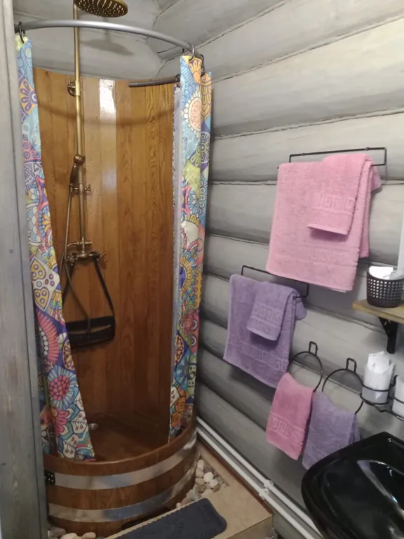 Деревенский дом и баня