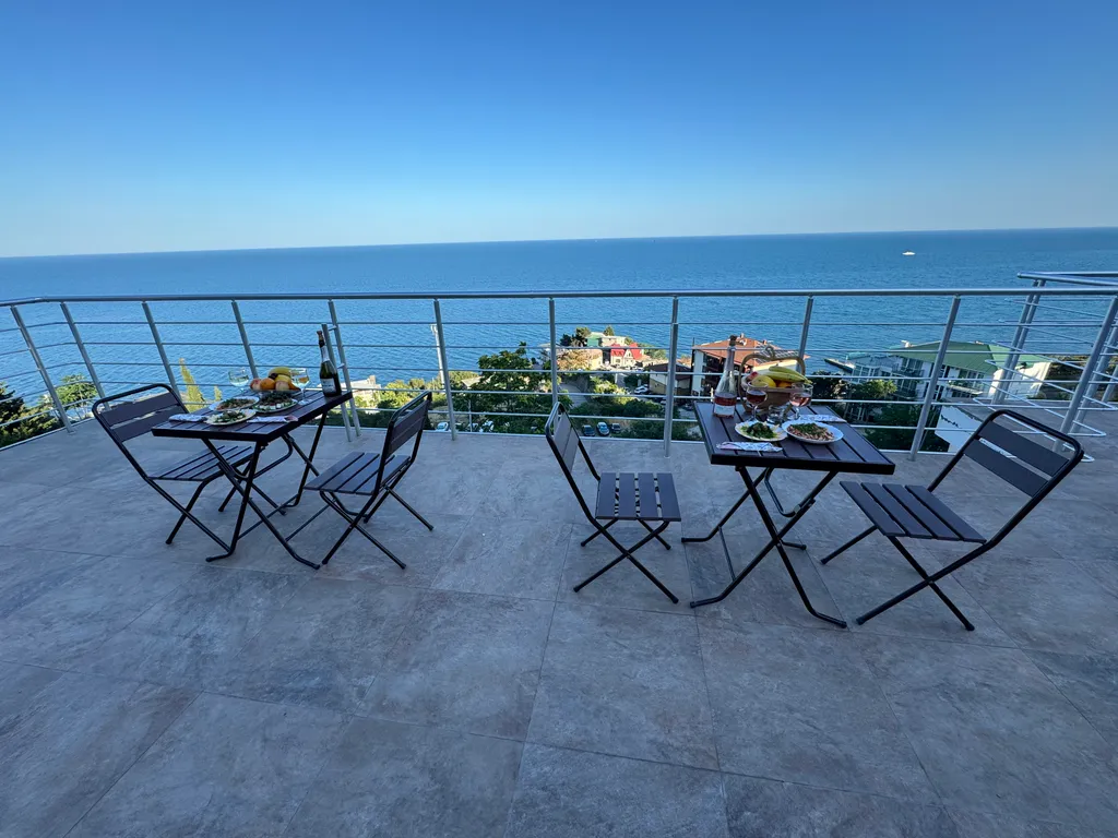 Четырехместный Люкс студия со своей кухней и отдельным входом