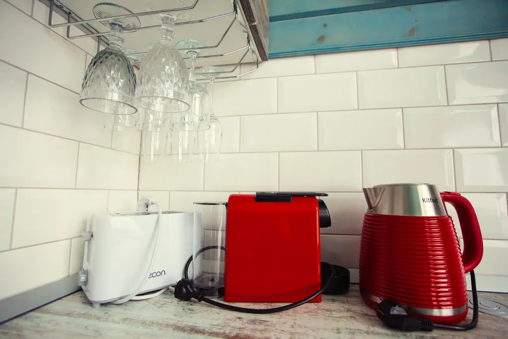 Панорамный коттедж в морском стиле с видом на озеро