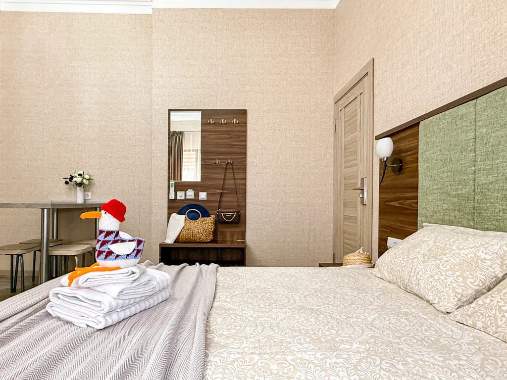 Номер на 4 человек с кухней на 1 этаже в центре, в 7 минутах до моря