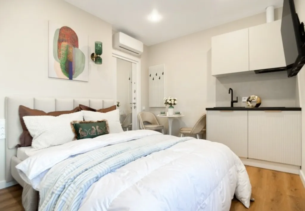 Квартира Квартира Дизaйнeрcкая студия рядом c ФГБУ НМИЦ CСХ имени А. H. Бакулевa — Новоивановское