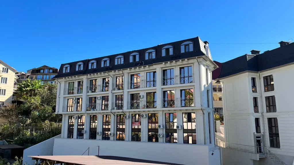 Студия для двоих с панорамным окном