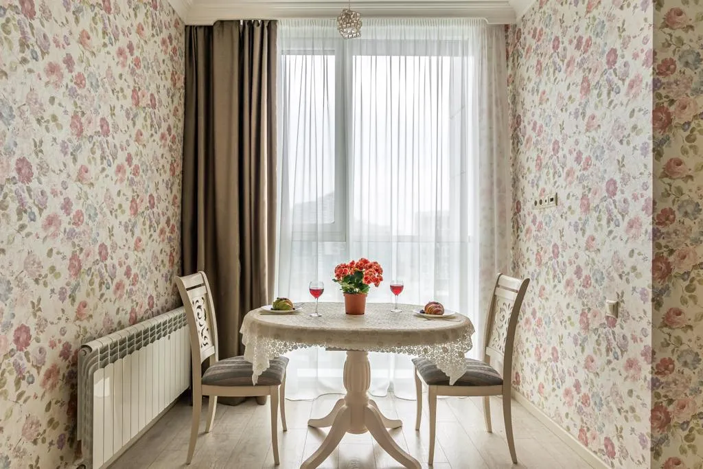 Видовая квартира на набережной с витражными окнами