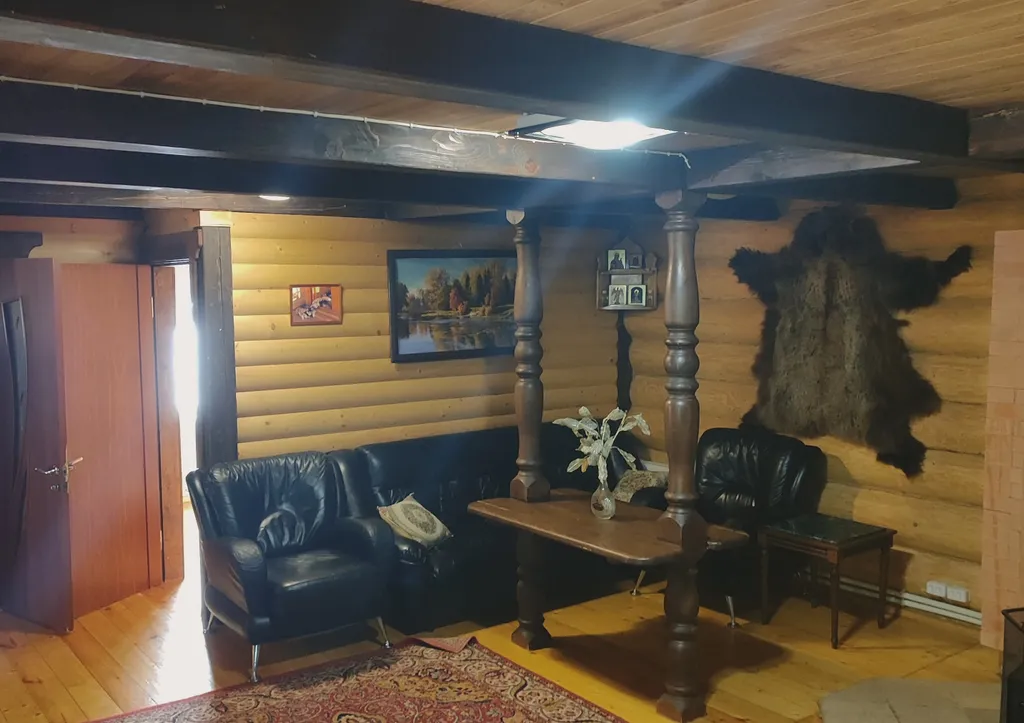 Бревенчатый коттедж на озере Селигер