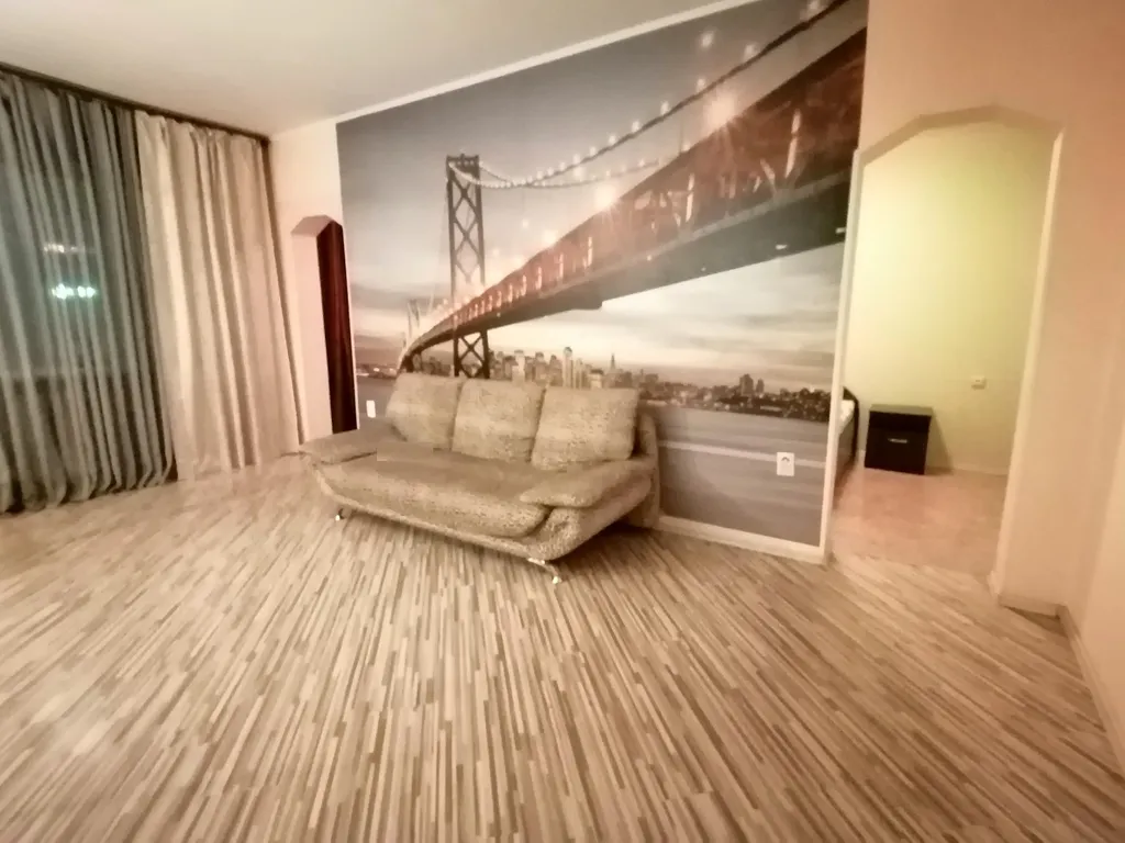 Центр города, красный путь, метро мост