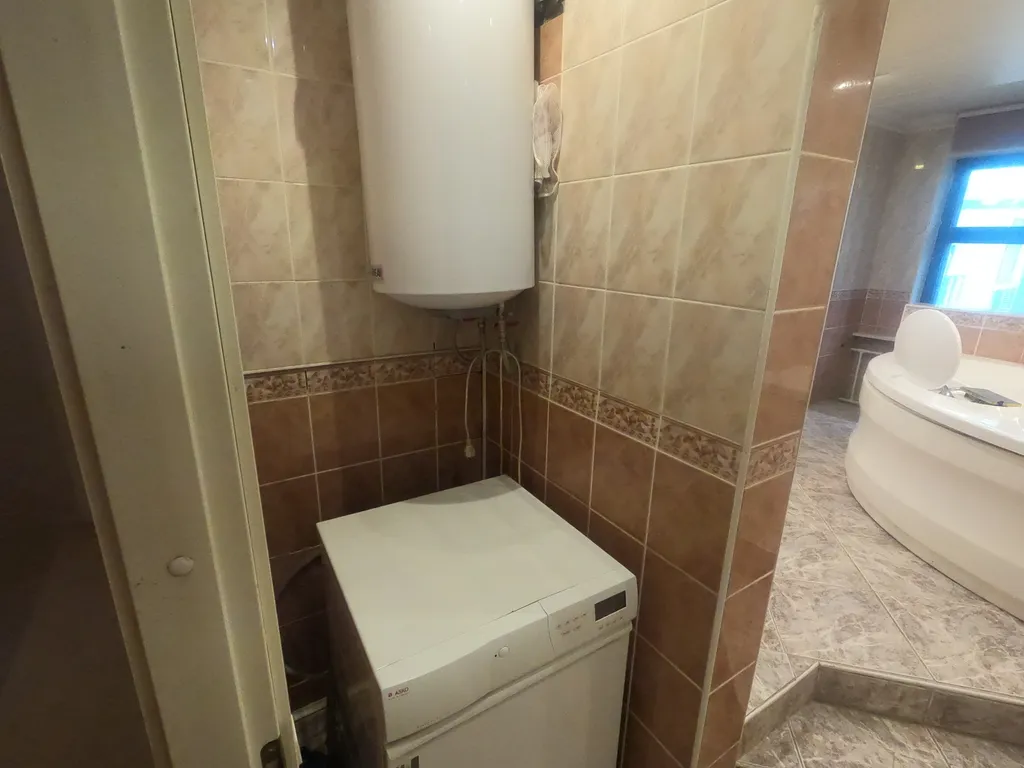 Шикарная квартира в центре города с огромной джакузи в виде сердечка